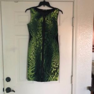 Tahari Size 8 green snake skin print dress